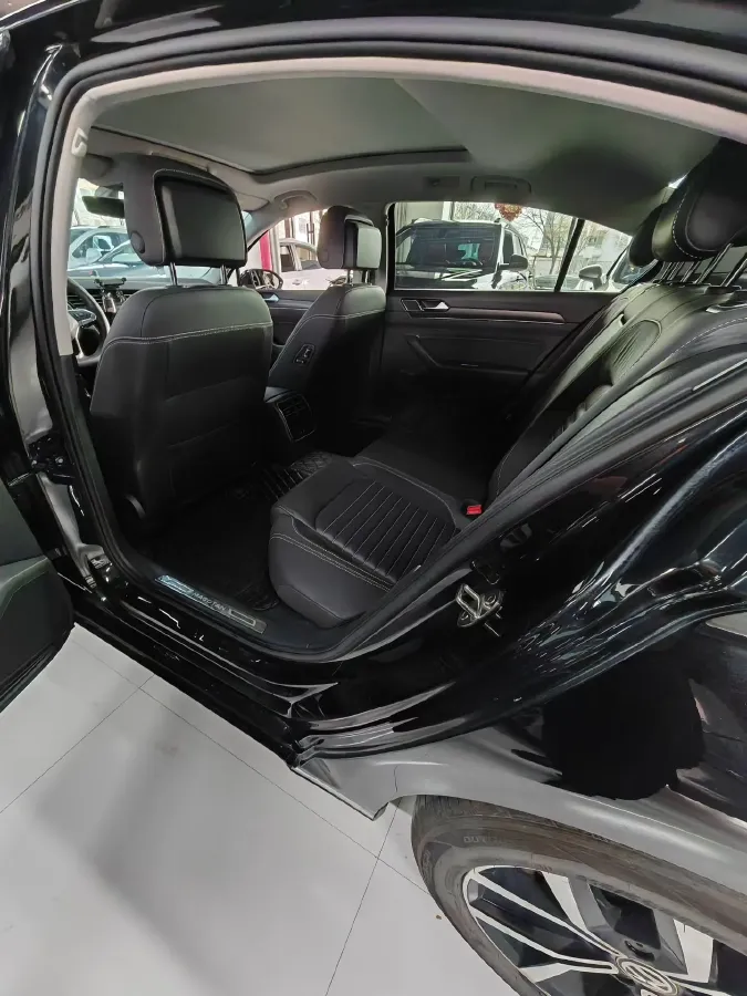 2020 Volkswagen Magotan 2.0T 186HP L4 7DCT,autocango,china used car exporter,china ev exporter,chinese used car exporter,chinese used ev exporter