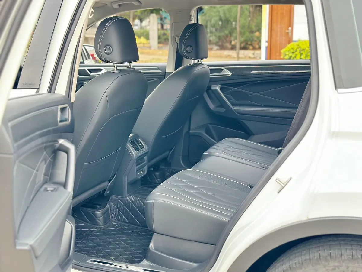 2024 Volkswagen Tiguan L 2.0T 186HP L4 7DCT,autocango,china used car exporter,china ev exporter,chinese used car exporter,chinese used ev exporter