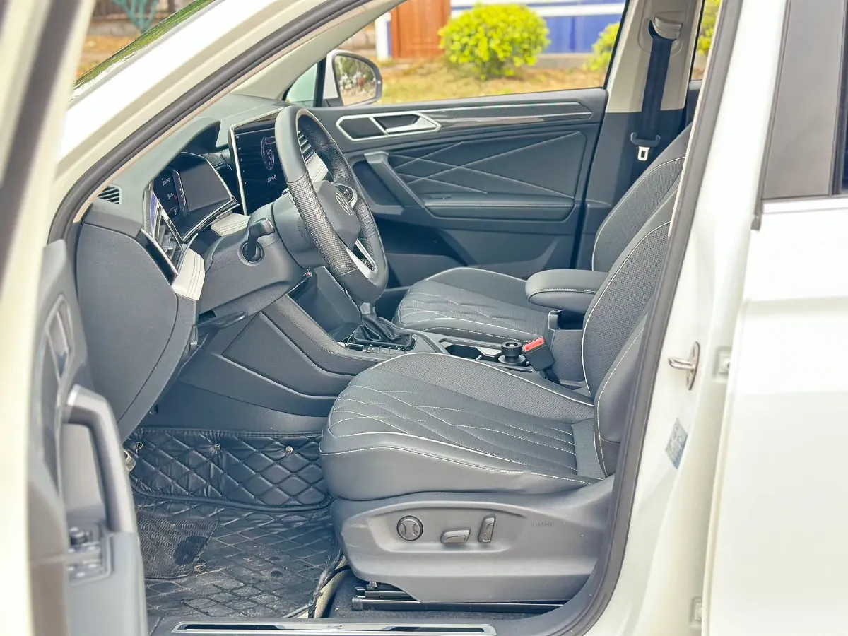 2024 Volkswagen Tiguan L 2.0T 186HP L4 7DCT,autocango,china used car exporter,china ev exporter,chinese used car exporter,chinese used ev exporter