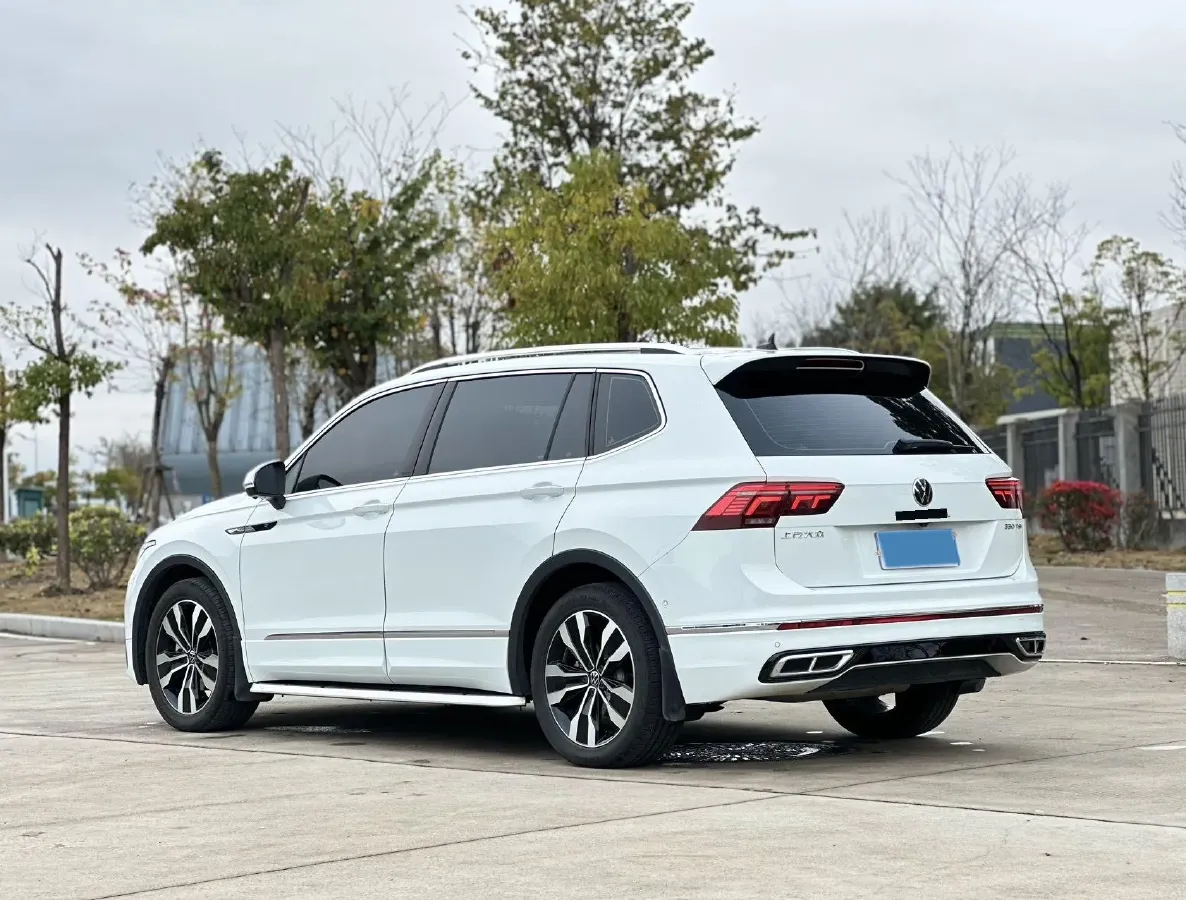 2024 Volkswagen Tiguan L 2.0T 186HP L4 7DCT,autocango,china used car exporter,china ev exporter,chinese used car exporter,chinese used ev exporter