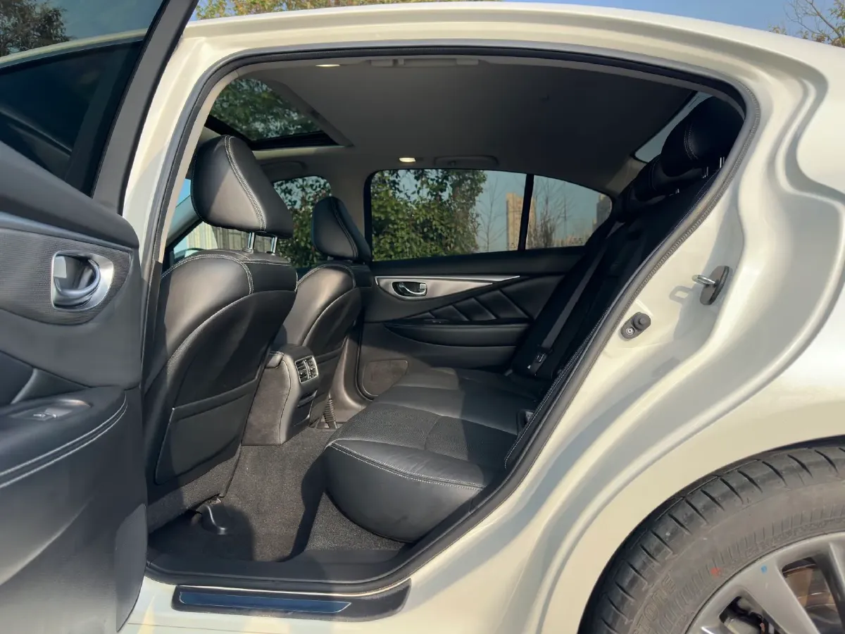 2018 Jeep Grand Commander 2.0T 265HP L4 9AT,autocango,china used car exporter,china ev exporter,chinese used car exporter,chinese used ev exporter