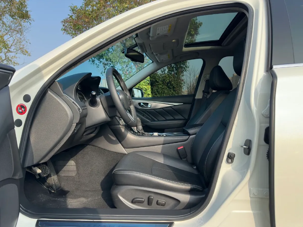 2018 Jeep Grand Commander 2.0T 265HP L4 9AT,autocango,china used car exporter,china ev exporter,chinese used car exporter,chinese used ev exporter