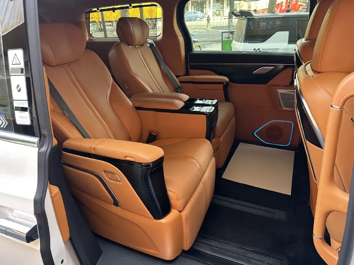 2024 Voyah ZhuiGuang 1.5T 136HP L4 PHEV 43KWH,autocango,china used car exporter,china ev exporter,chinese used car exporter,chinese used ev exporter