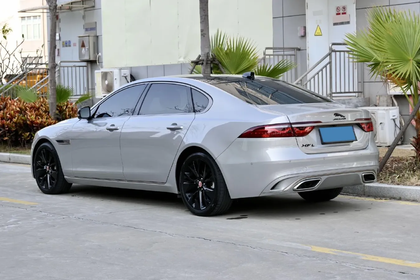 2023 Jaguar XFL 2.0T 250HP L4 8AT,autocango,china used car exporter,china ev exporter,chinese used car exporter,chinese used ev exporter