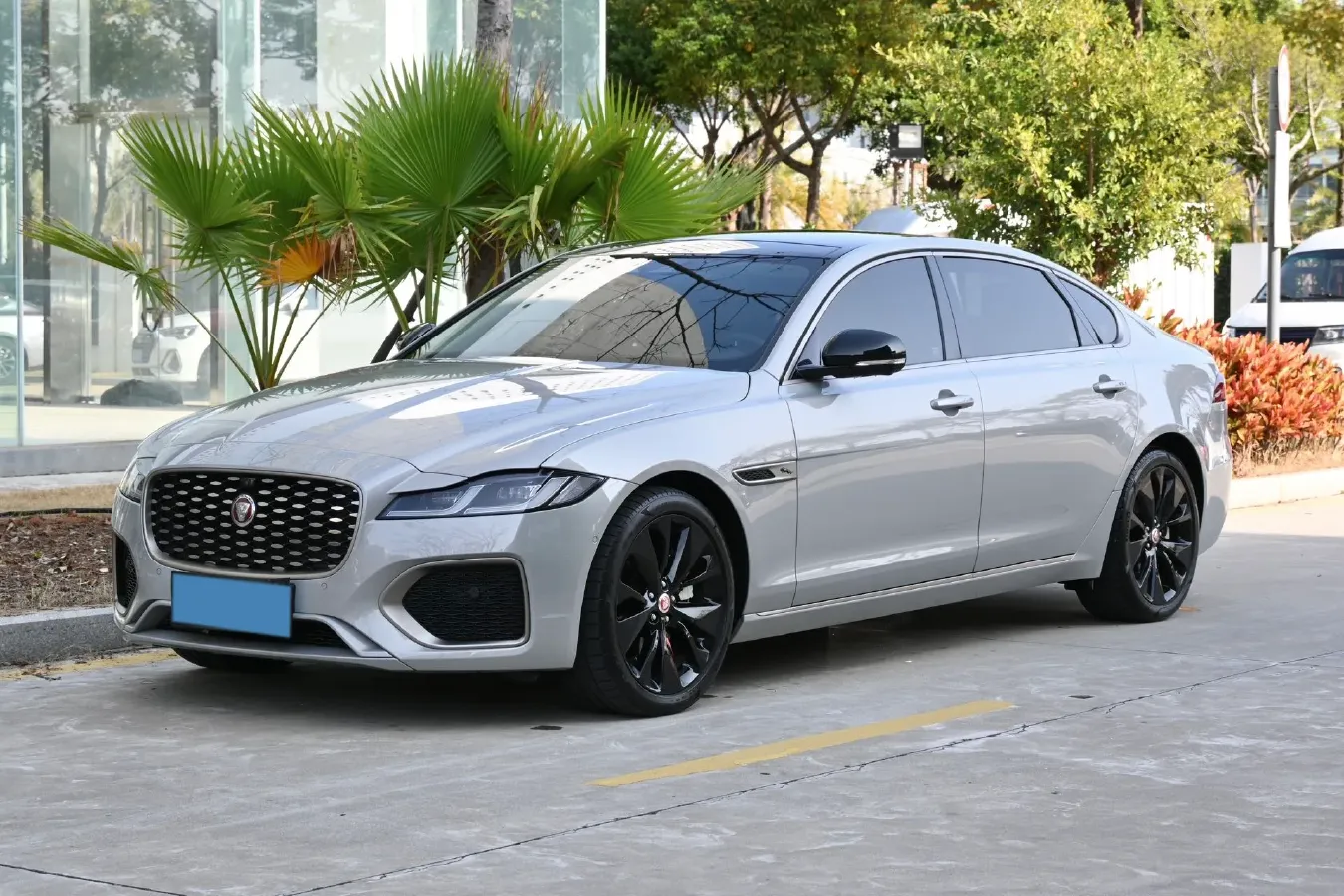 2023 Jaguar XFL 2.0T 250HP L4 8AT,autocango,china used car exporter,china ev exporter,chinese used car exporter,chinese used ev exporter