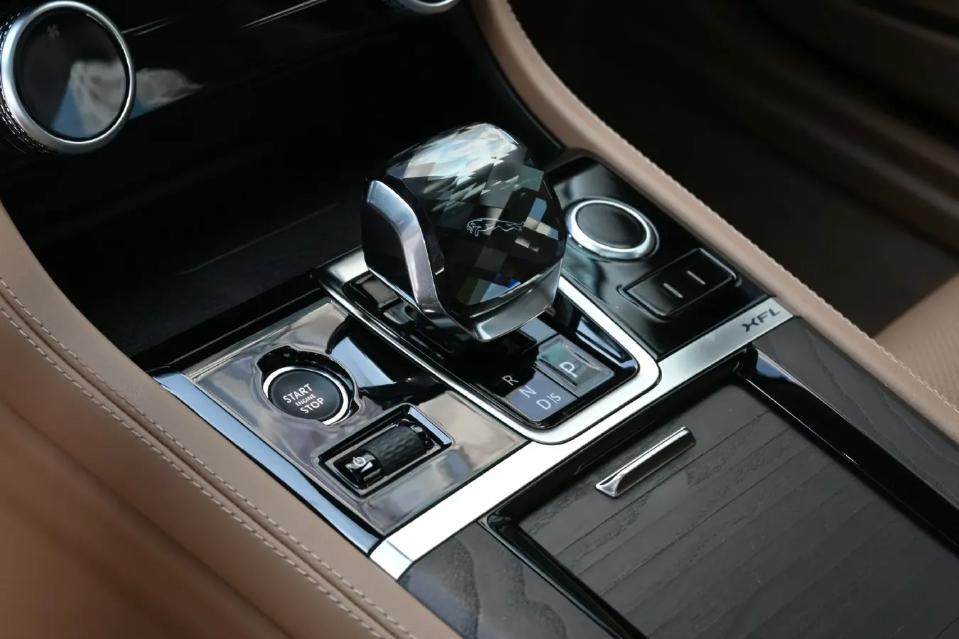 2023 Jaguar XFL 2.0T 250HP L4 8AT,autocango,china used car exporter,china ev exporter,chinese used car exporter,chinese used ev exporter