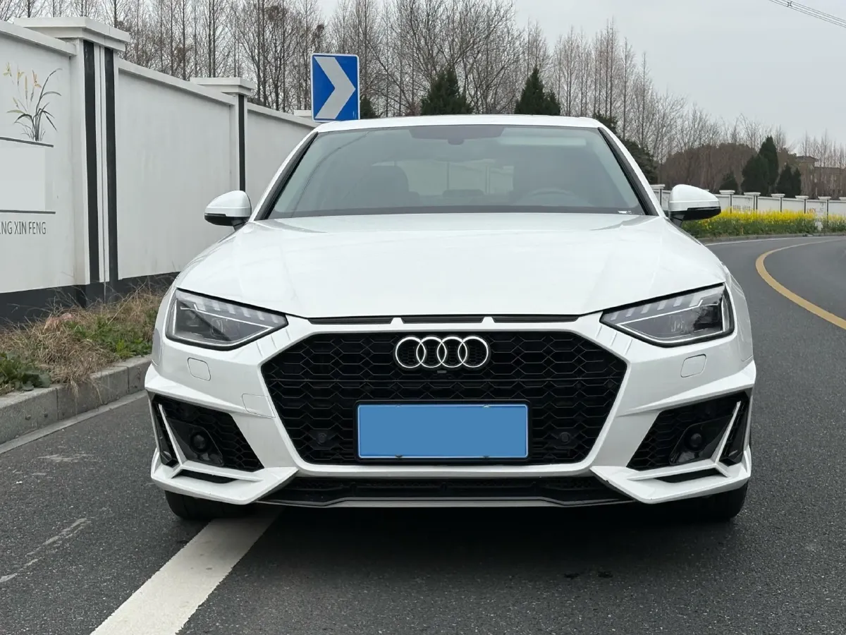 2024 Audi A4L 2.0T 190HP L4 7DCT,autocango,china used car exporter,china ev exporter,chinese used car exporter,chinese used ev exporter