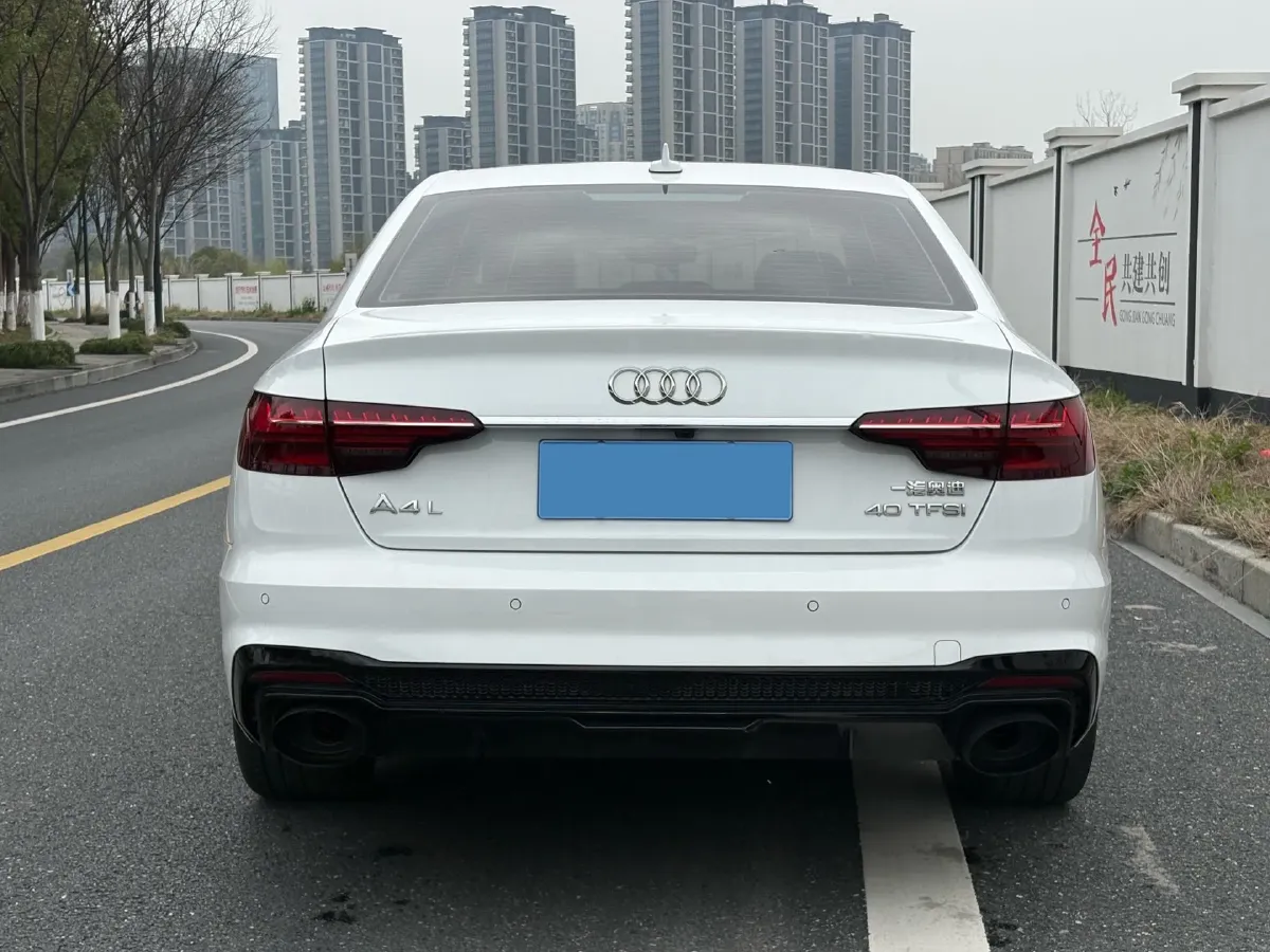 2024 Audi A4L 2.0T 190HP L4 7DCT,autocango,china used car exporter,china ev exporter,chinese used car exporter,chinese used ev exporter