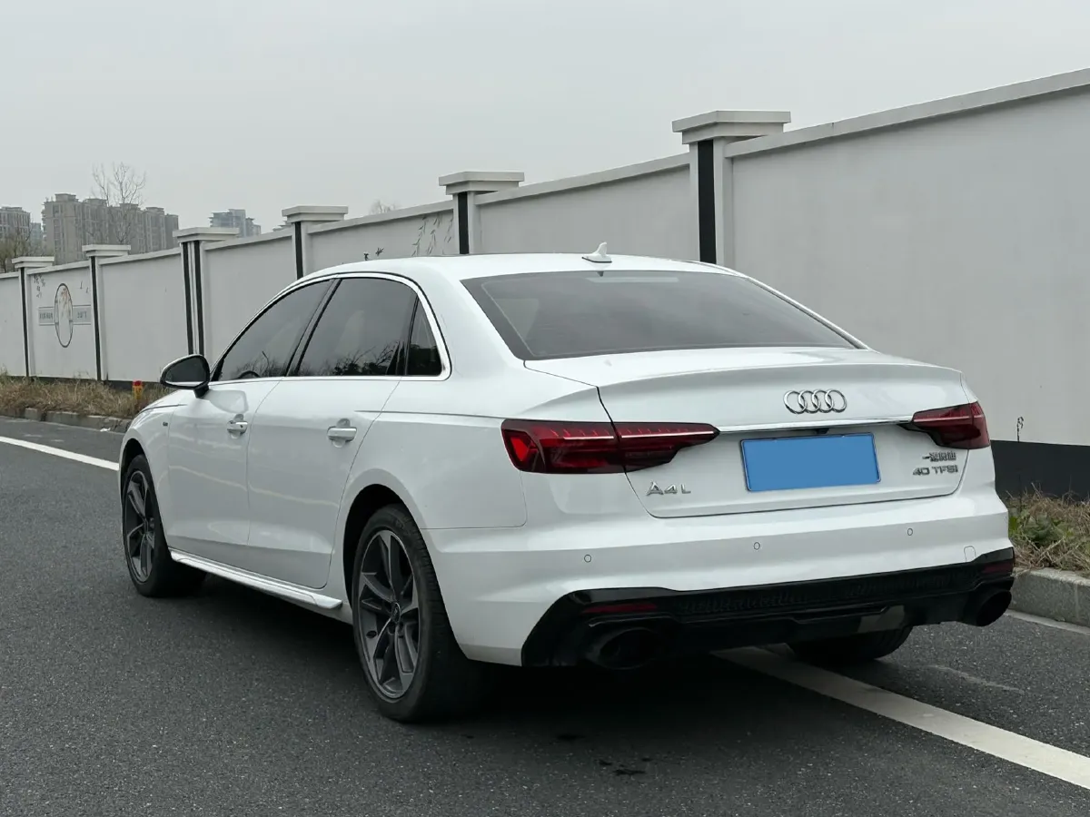 2024 Audi A4L 2.0T 190HP L4 7DCT,autocango,china used car exporter,china ev exporter,chinese used car exporter,chinese used ev exporter