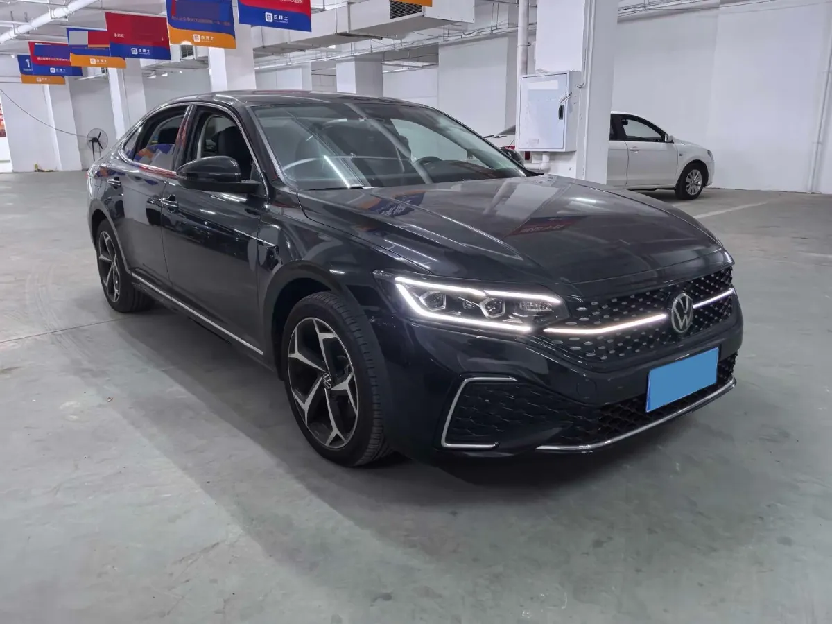 2024 Volkswagen Passat 2.0T 220HP L4 7DCT,autocango,china used car exporter,china ev exporter,chinese used car exporter,chinese used ev exporter