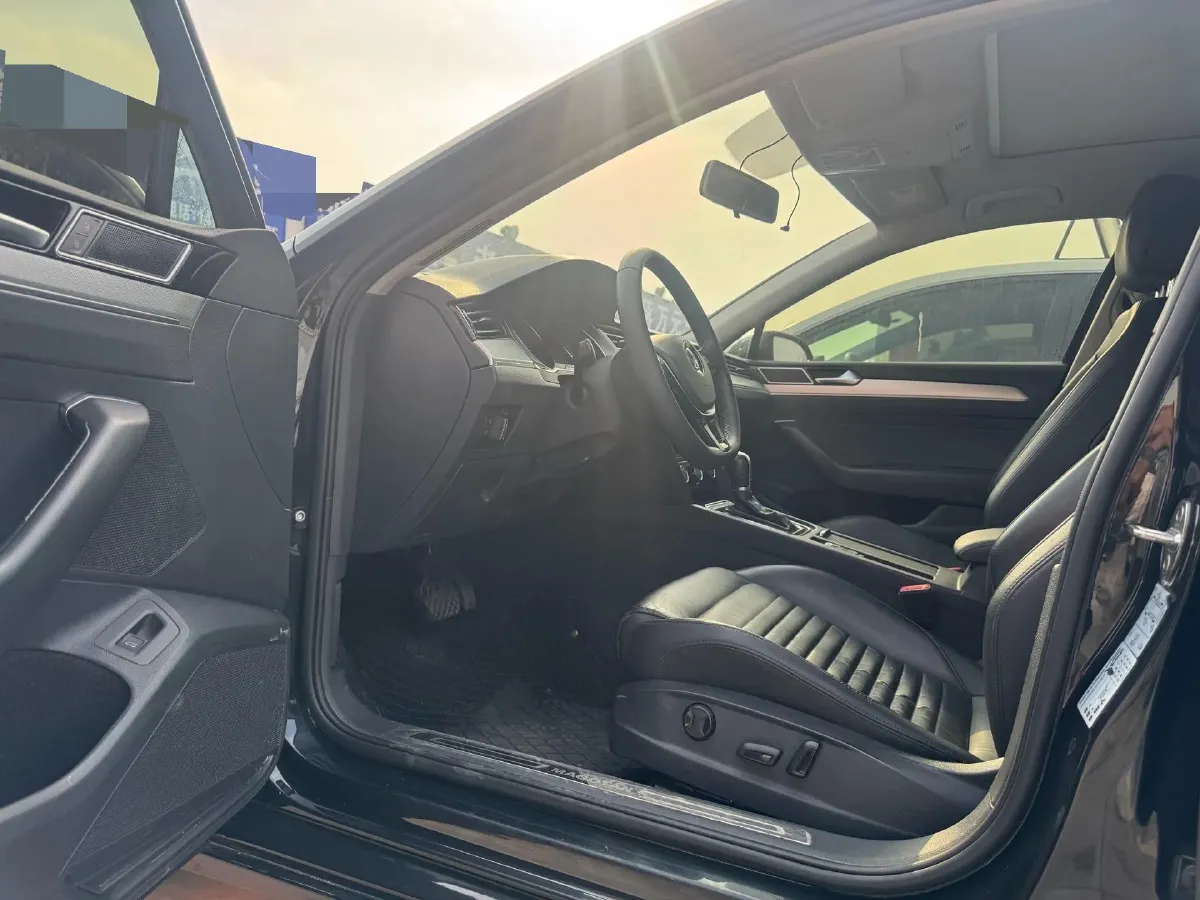 2018 Volkswagen Magotan 1.8T 180HP L4 7DCT,autocango,china used car exporter,china ev exporter,chinese used car exporter,chinese used ev exporter