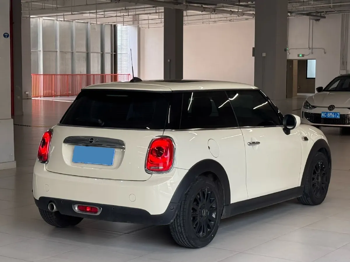 2020 MINI MINI 1.5T 102HP L3 7DCT,autocango,china used car exporter,china ev exporter,chinese used car exporter,chinese used ev exporter