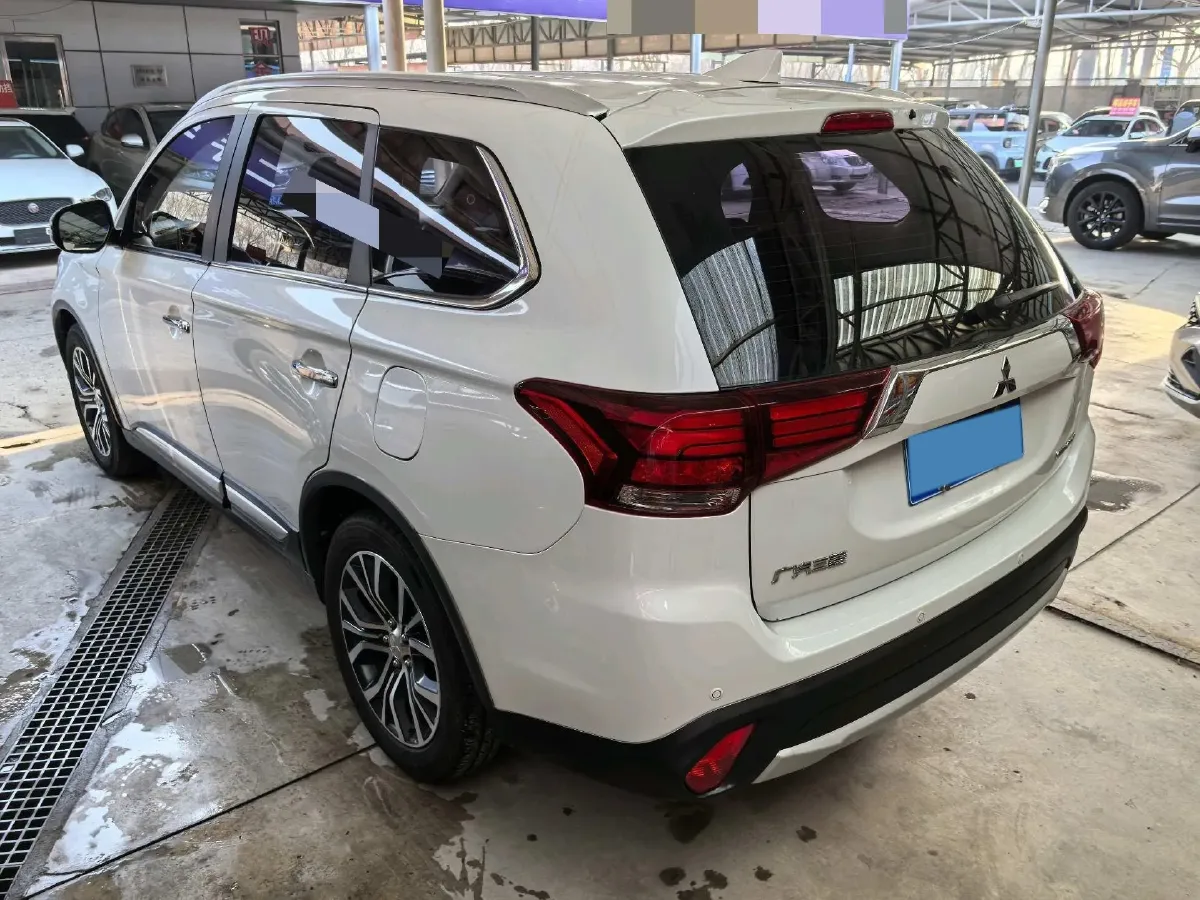 2018 Mitsubishi Outlander 2.4L 192HP L4 CVT,autocango,china used car exporter,china ev exporter,chinese used car exporter,chinese used ev exporter