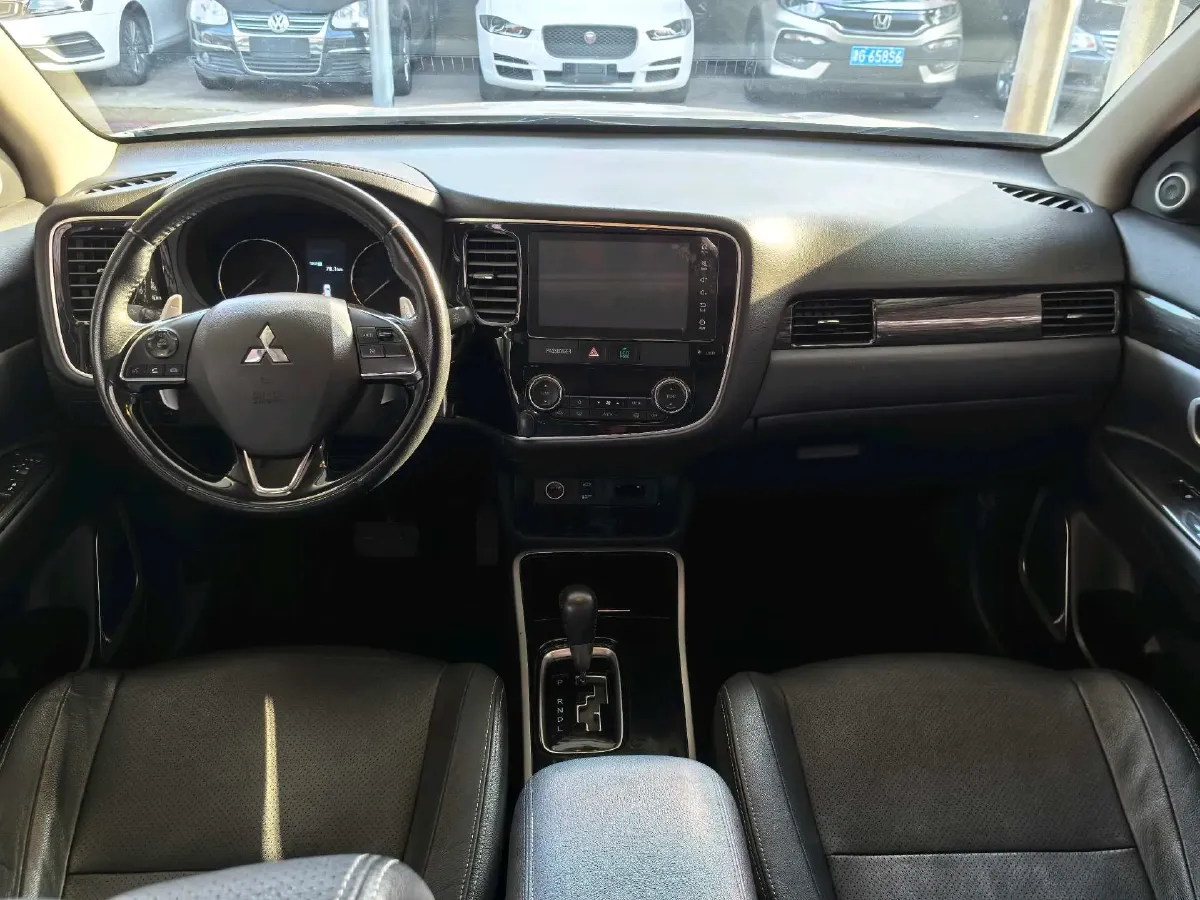 2018 Mitsubishi Outlander 2.4L 192HP L4 CVT,autocango,china used car exporter,china ev exporter,chinese used car exporter,chinese used ev exporter