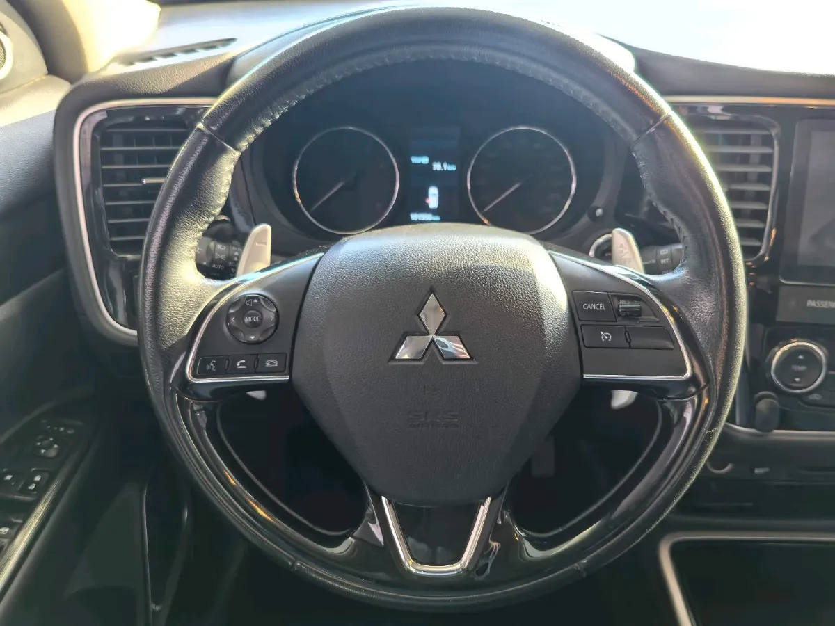 2018 Mitsubishi Outlander 2.4L 192HP L4 CVT,autocango,china used car exporter,china ev exporter,chinese used car exporter,chinese used ev exporter