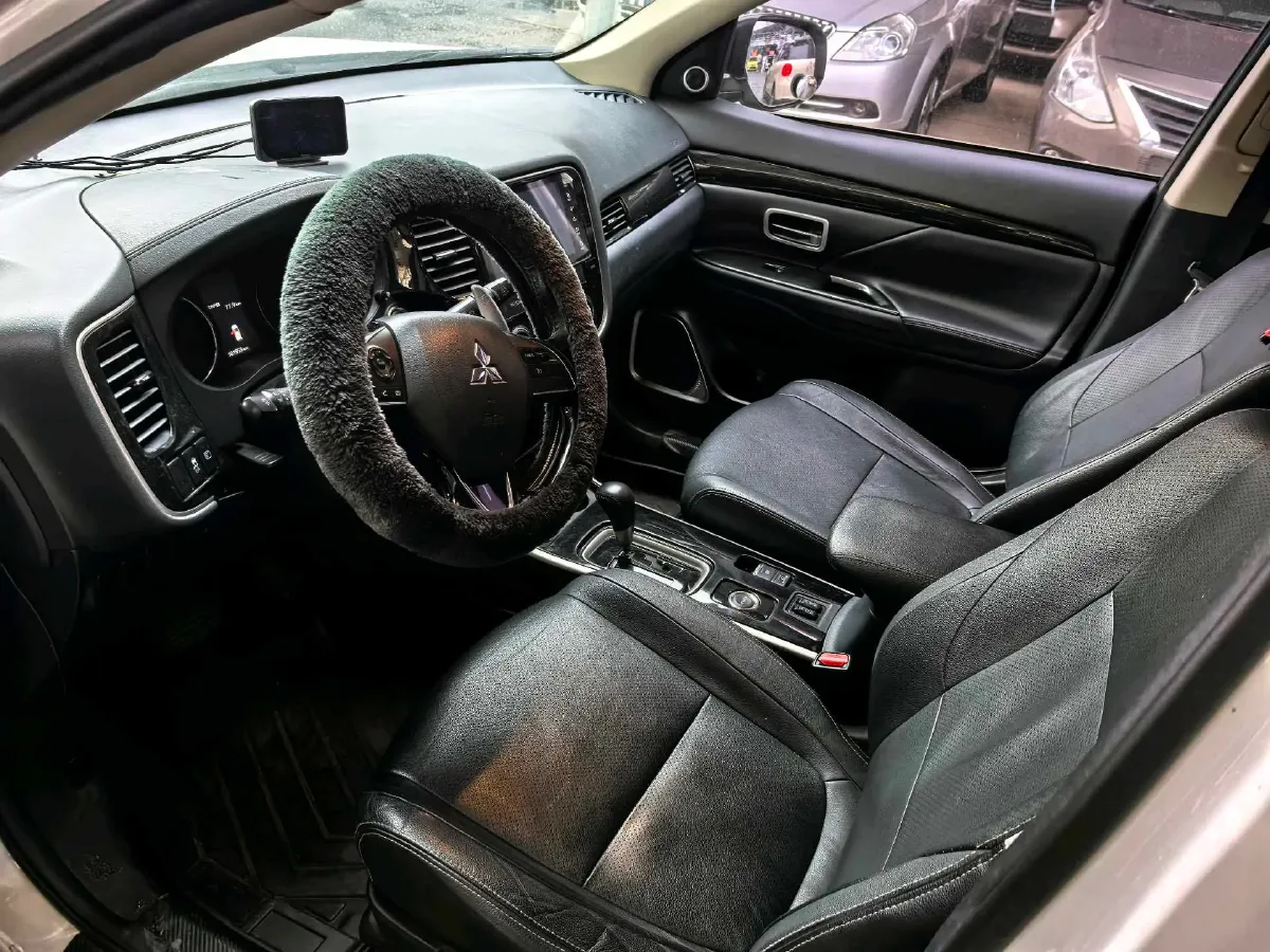 2018 Mitsubishi Outlander 2.4L 192HP L4 CVT,autocango,china used car exporter,china ev exporter,chinese used car exporter,chinese used ev exporter