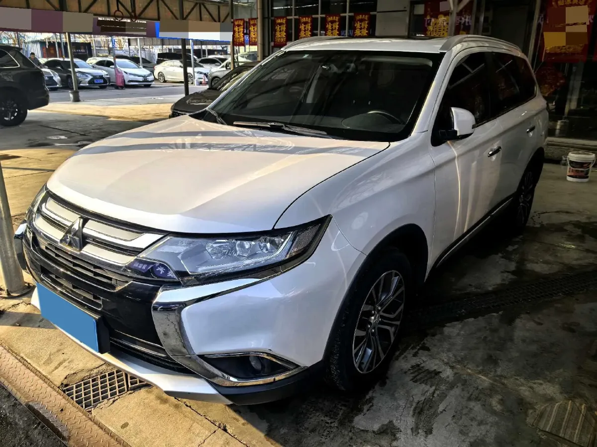 2018 Mitsubishi Outlander 2.4L 192HP L4 CVT,autocango,china used car exporter,china ev exporter,chinese used car exporter,chinese used ev exporter