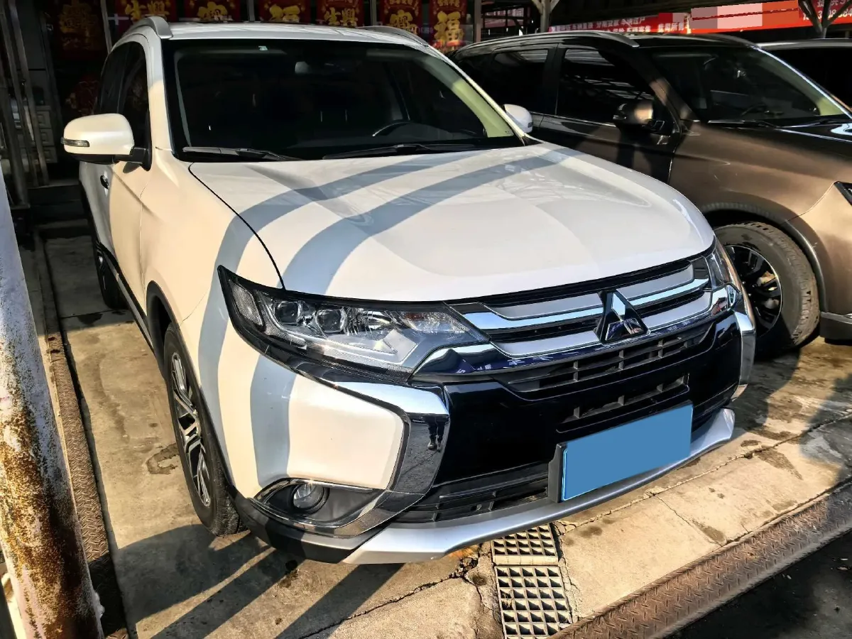 2018 Mitsubishi Outlander 2.4L 192HP L4 CVT,autocango,china used car exporter,china ev exporter,chinese used car exporter,chinese used ev exporter