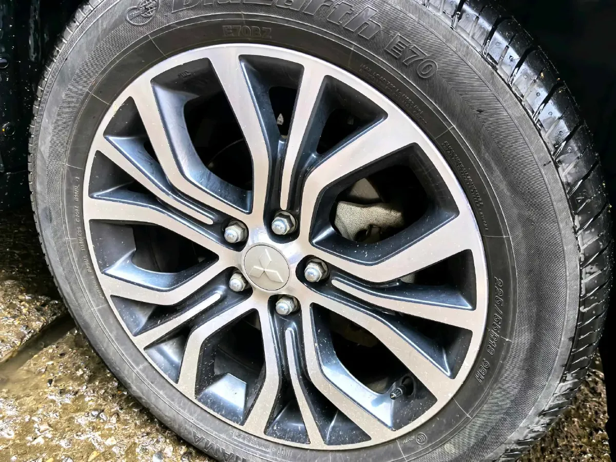 2018 Mitsubishi Outlander 2.4L 192HP L4 CVT,autocango,china used car exporter,china ev exporter,chinese used car exporter,chinese used ev exporter