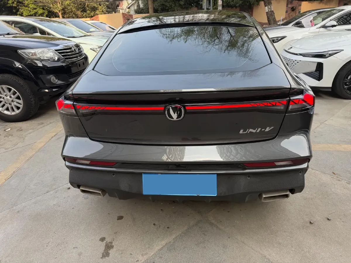 2024 ChangAn UNI-V 1.5T 188HP L4 7DCT,autocango,china used car exporter,china ev exporter,chinese used car exporter,chinese used ev exporter