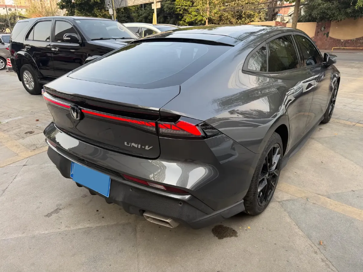 2024 ChangAn UNI-V 1.5T 188HP L4 7DCT,autocango,china used car exporter,china ev exporter,chinese used car exporter,chinese used ev exporter