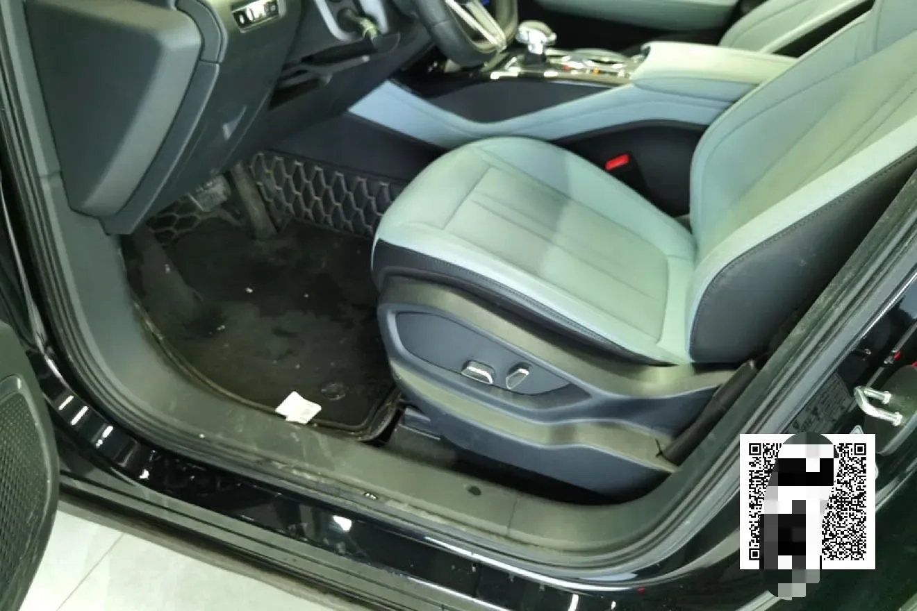 2024 HongQi HS3 1.5T 169HP L4 1DHT PHEV 18.4KWH,autocango,china used car exporter,china ev exporter,chinese used car exporter,chinese used ev exporter