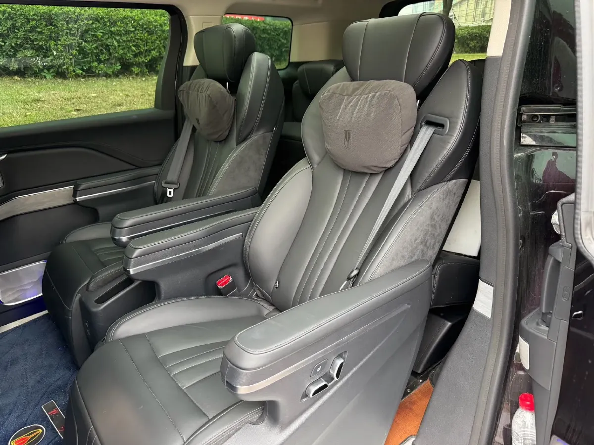 2023 HongQi HQ9 2.0T 252HP L4 8AT,autocango,china used car exporter,china ev exporter,chinese used car exporter,chinese used ev exporter