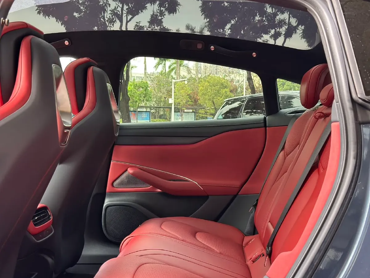 2024 MI SU7 BEV 101KWH,autocango,china used car exporter,china ev exporter,chinese used car exporter,chinese used ev exporter