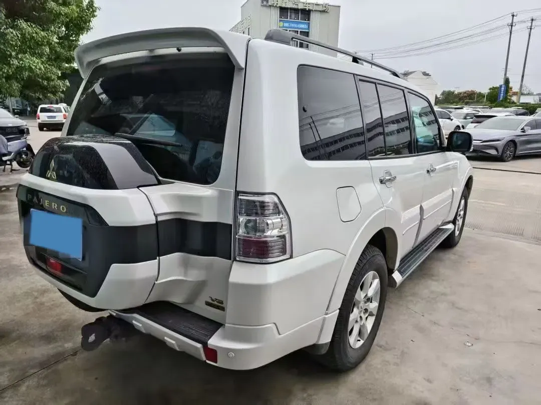 2020 Mitsubishi Pajero 3.0L 174HP V6 5AT,autocango,china used car exporter,china ev exporter,chinese used car exporter,chinese used ev exporter