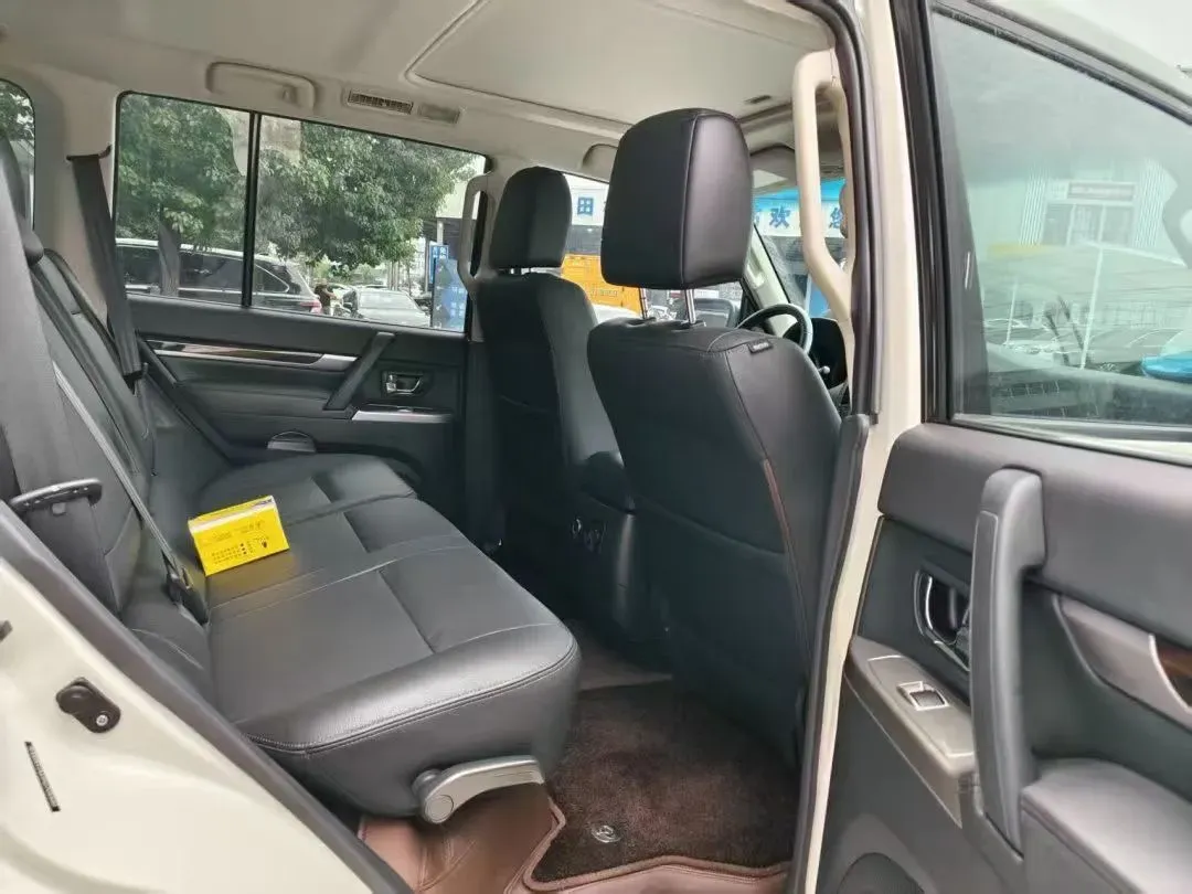 2020 Mitsubishi Pajero 3.0L 174HP V6 5AT,autocango,china used car exporter,china ev exporter,chinese used car exporter,chinese used ev exporter