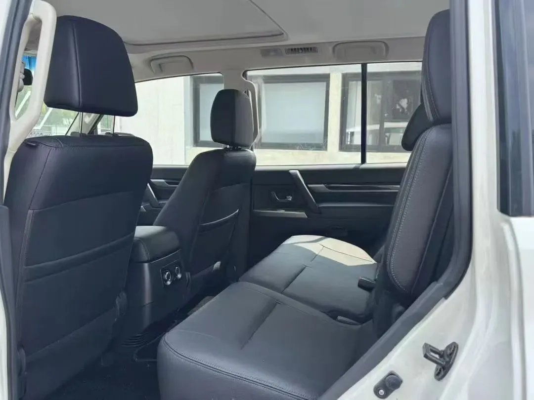 2020 Mitsubishi Pajero 3.0L 174HP V6 5AT,autocango,china used car exporter,china ev exporter,chinese used car exporter,chinese used ev exporter