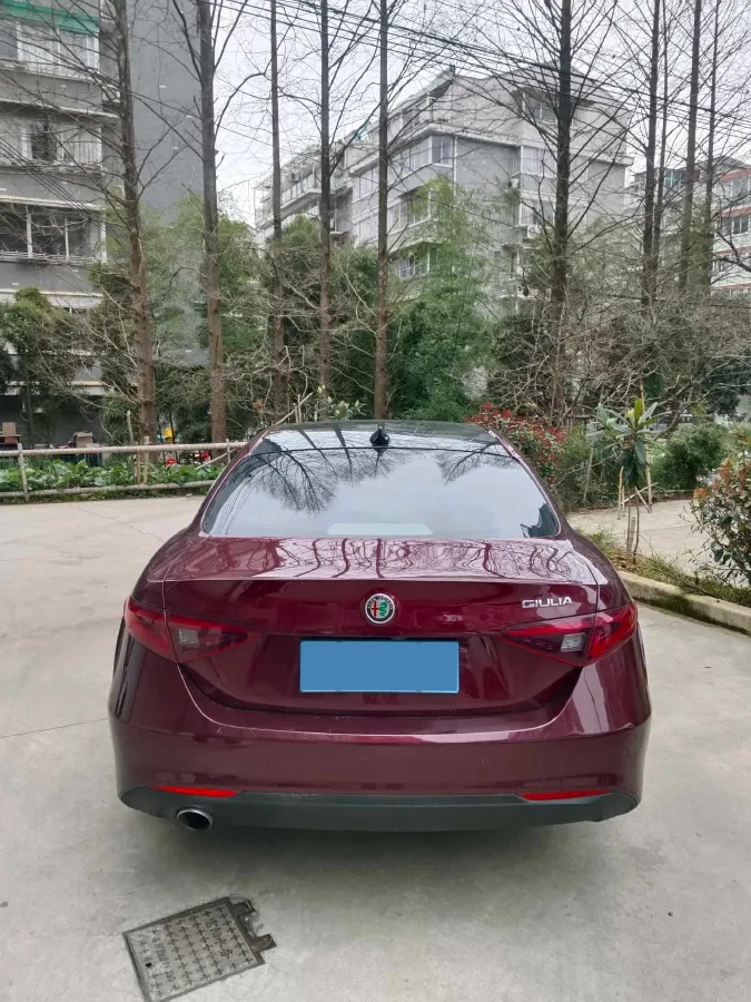 2017 Alfa Romeo Giulia 2.0T 200HP L4 8AT,autocango,china used car exporter,china ev exporter,chinese used car exporter,chinese used ev exporter