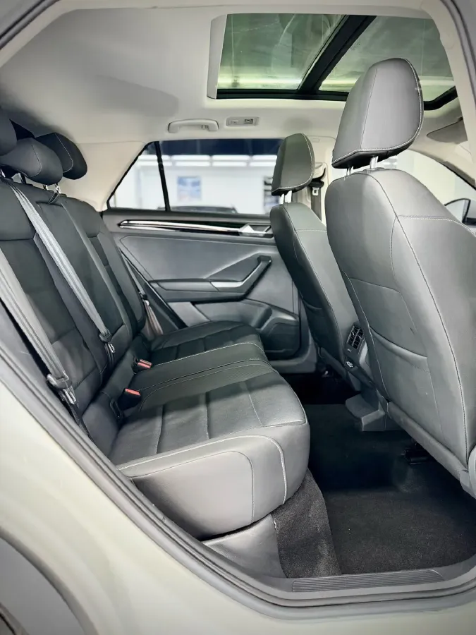 2022 Volkswagen T-Roc 1.4T 150HP L4 7DCT,autocango,china used car exporter,china ev exporter,chinese used car exporter,chinese used ev exporter