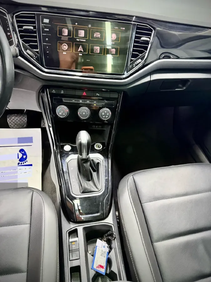 2022 Volkswagen T-Roc 1.4T 150HP L4 7DCT,autocango,china used car exporter,china ev exporter,chinese used car exporter,chinese used ev exporter
