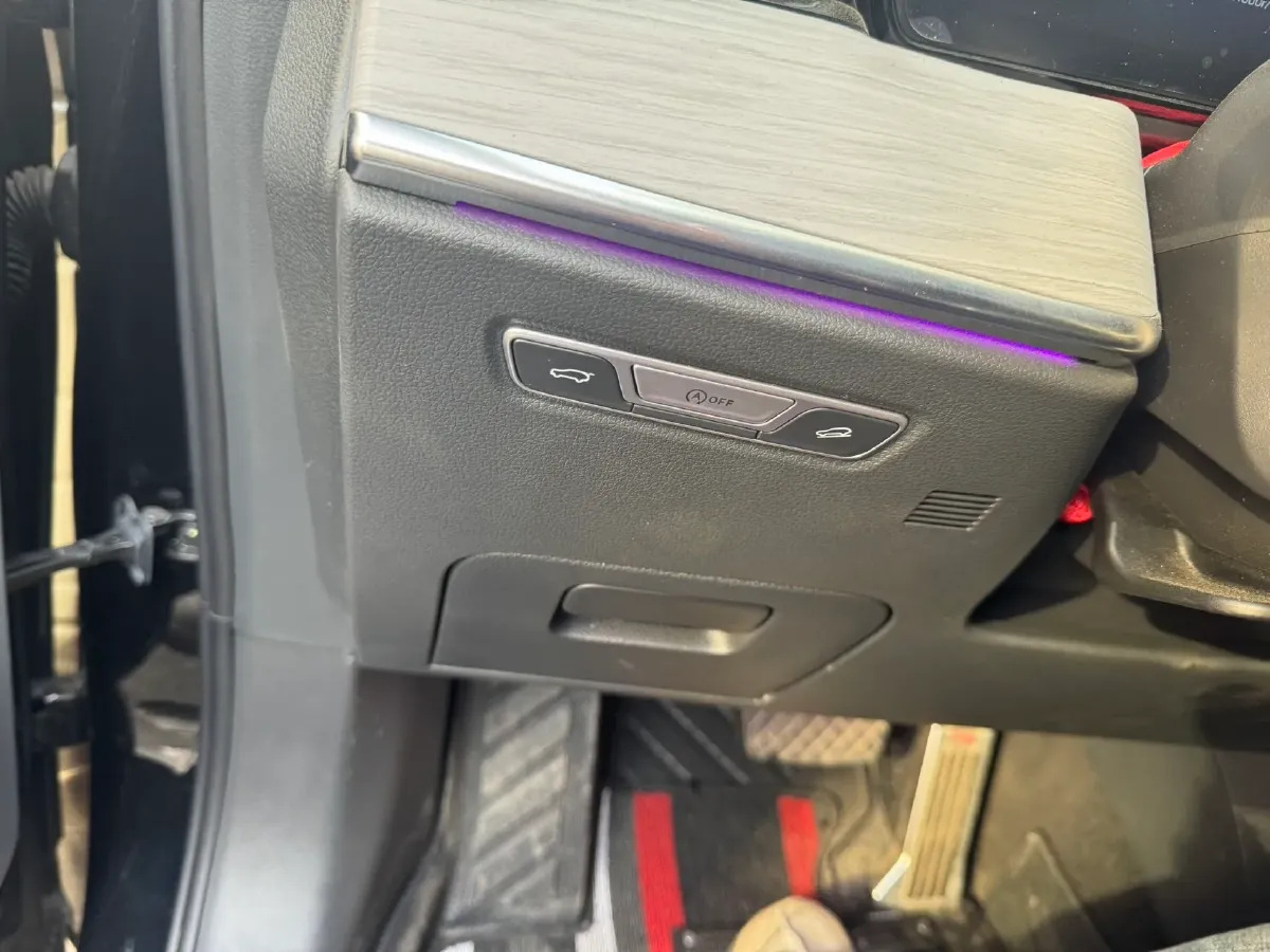 2025 HongQi HS5 2.0T 252HP L4 8AT,autocango,china used car exporter,china ev exporter,chinese used car exporter,chinese used ev exporter