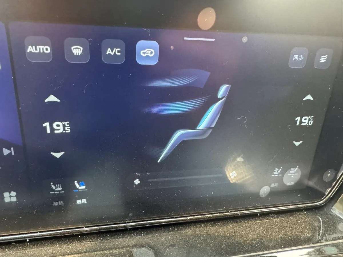 2025 HongQi HS5 2.0T 252HP L4 8AT,autocango,china used car exporter,china ev exporter,chinese used car exporter,chinese used ev exporter