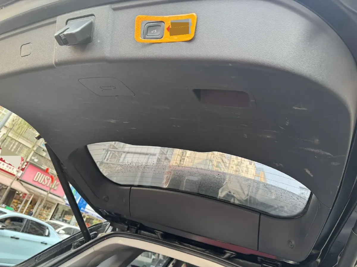 2025 HongQi HS5 2.0T 252HP L4 8AT,autocango,china used car exporter,china ev exporter,chinese used car exporter,chinese used ev exporter