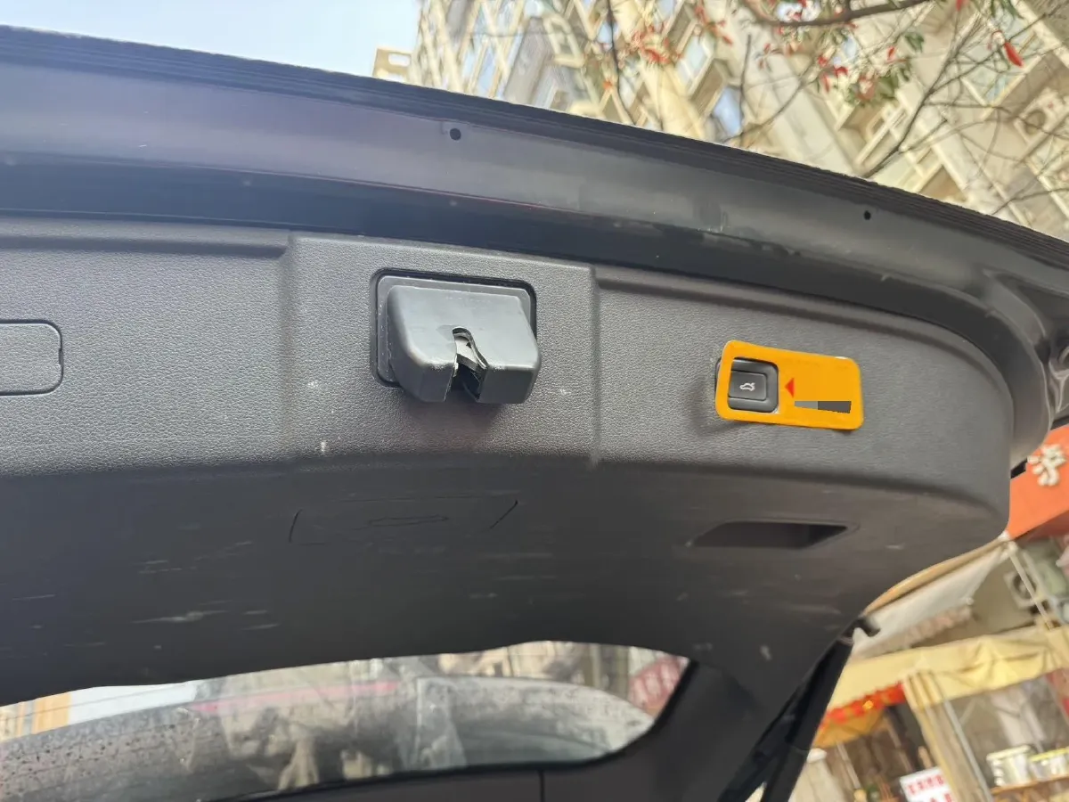 2025 HongQi HS5 2.0T 252HP L4 8AT,autocango,china used car exporter,china ev exporter,chinese used car exporter,chinese used ev exporter