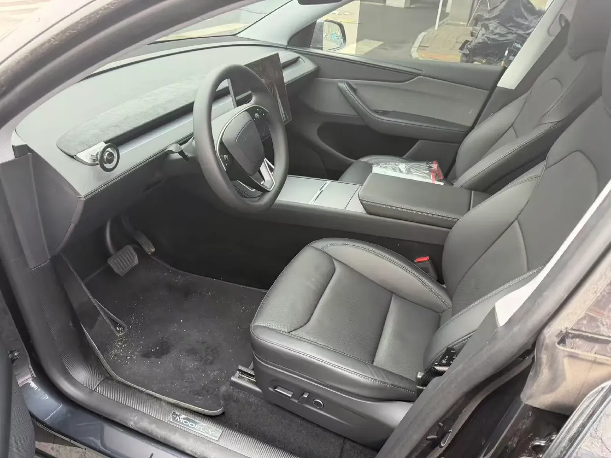 2025 Tesla Model Y BEV 62.5KWH,autocango,china used car exporter,china ev exporter,chinese used car exporter,chinese used ev exporter