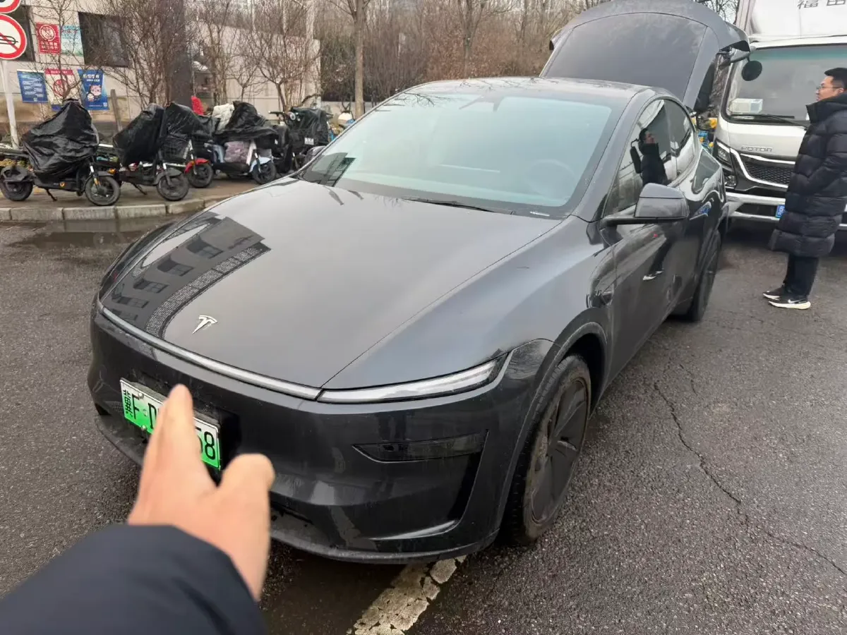 2025 Tesla Model Y BEV 62.5KWH,autocango,china used car exporter,china ev exporter,chinese used car exporter,chinese used ev exporter