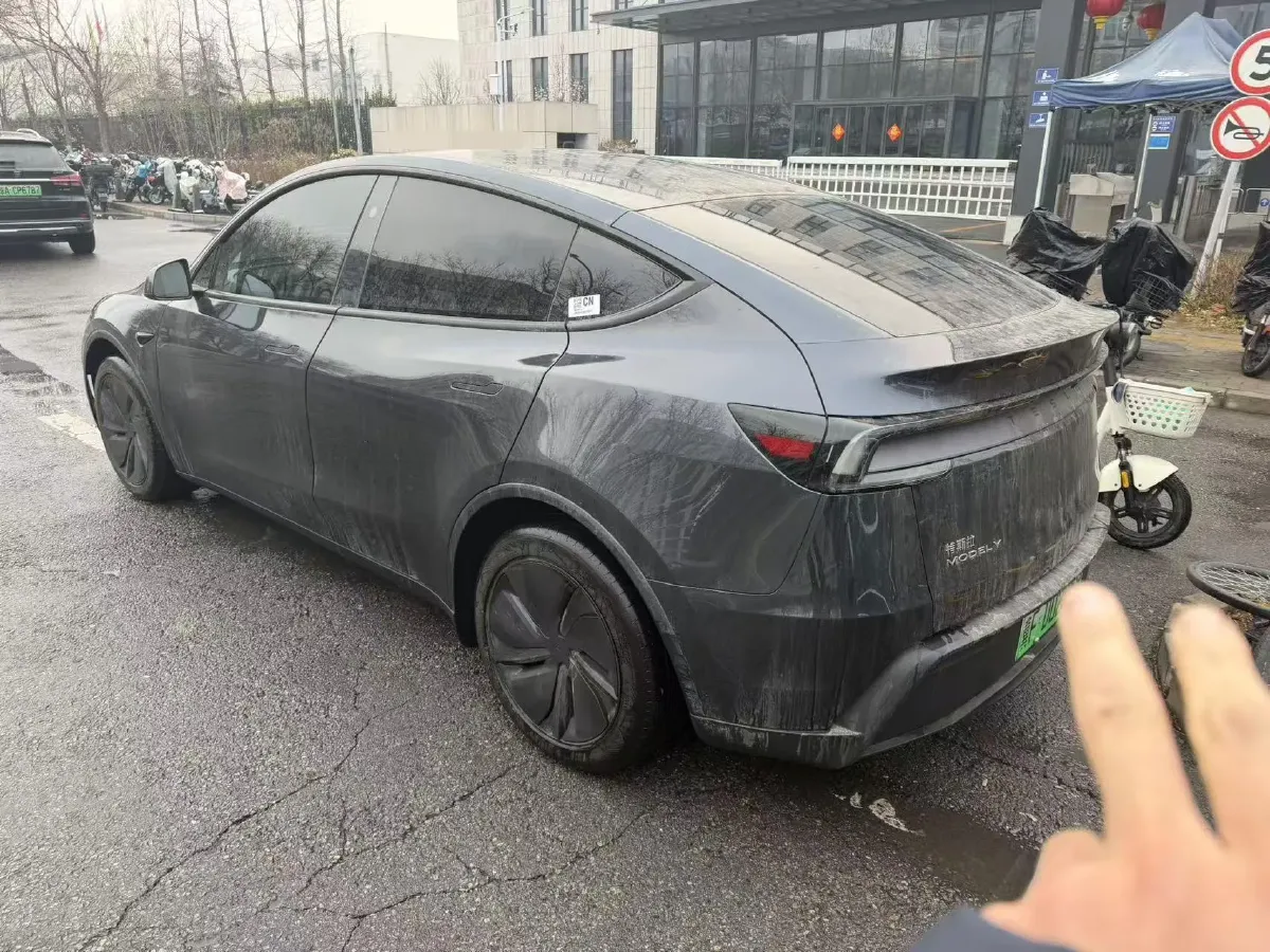 2025 Tesla Model Y BEV 62.5KWH,autocango,china used car exporter,china ev exporter,chinese used car exporter,chinese used ev exporter