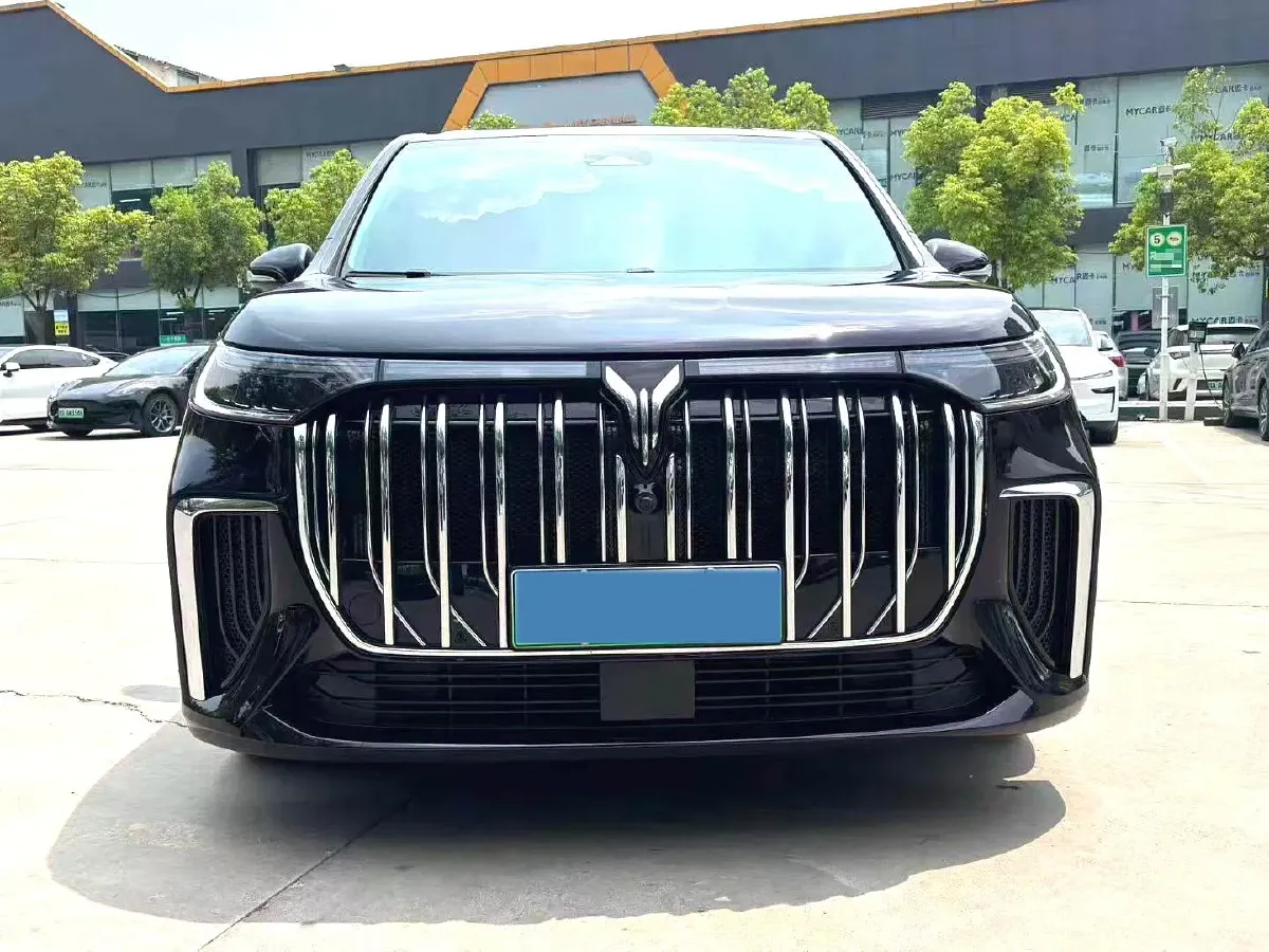 2024 Voyah Dream 1.5T 150HP L4 PHEV 43KWH,autocango,china used car exporter,china ev exporter,chinese used car exporter,chinese used ev exporter