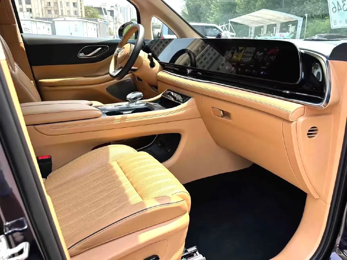 2024 Voyah Dream 1.5T 150HP L4 PHEV 43KWH,autocango,china used car exporter,china ev exporter,chinese used car exporter,chinese used ev exporter