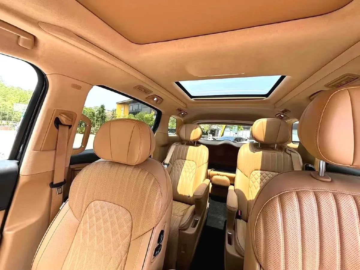 2024 Voyah Dream 1.5T 150HP L4 PHEV 43KWH,autocango,china used car exporter,china ev exporter,chinese used car exporter,chinese used ev exporter