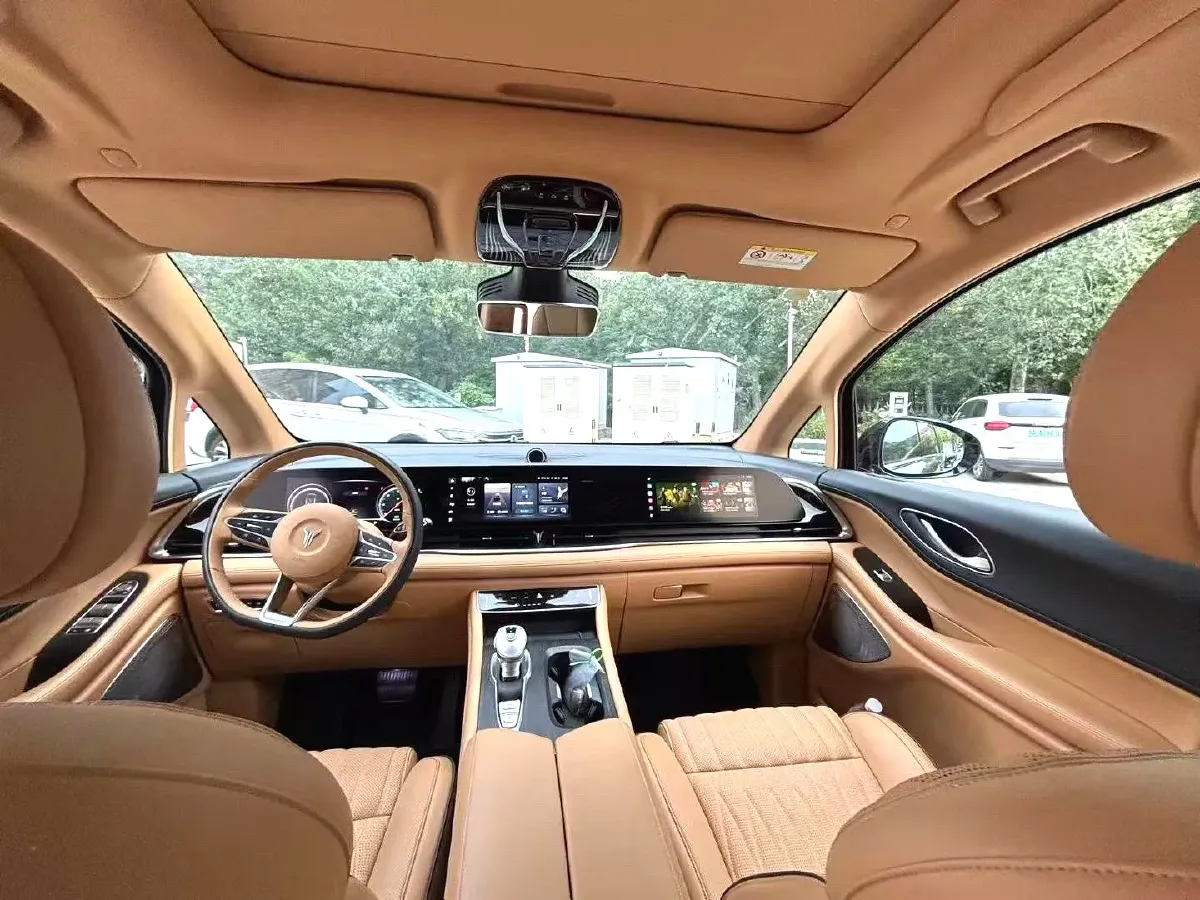 2024 Voyah Dream 1.5T 150HP L4 PHEV 43KWH,autocango,china used car exporter,china ev exporter,chinese used car exporter,chinese used ev exporter