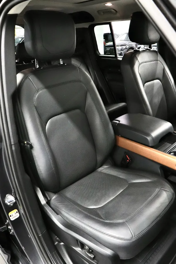 2023 Land Rover Defender 3.0T 400HP L6 8AT,autocango,china used car exporter,china ev exporter,chinese used car exporter,chinese used ev exporter