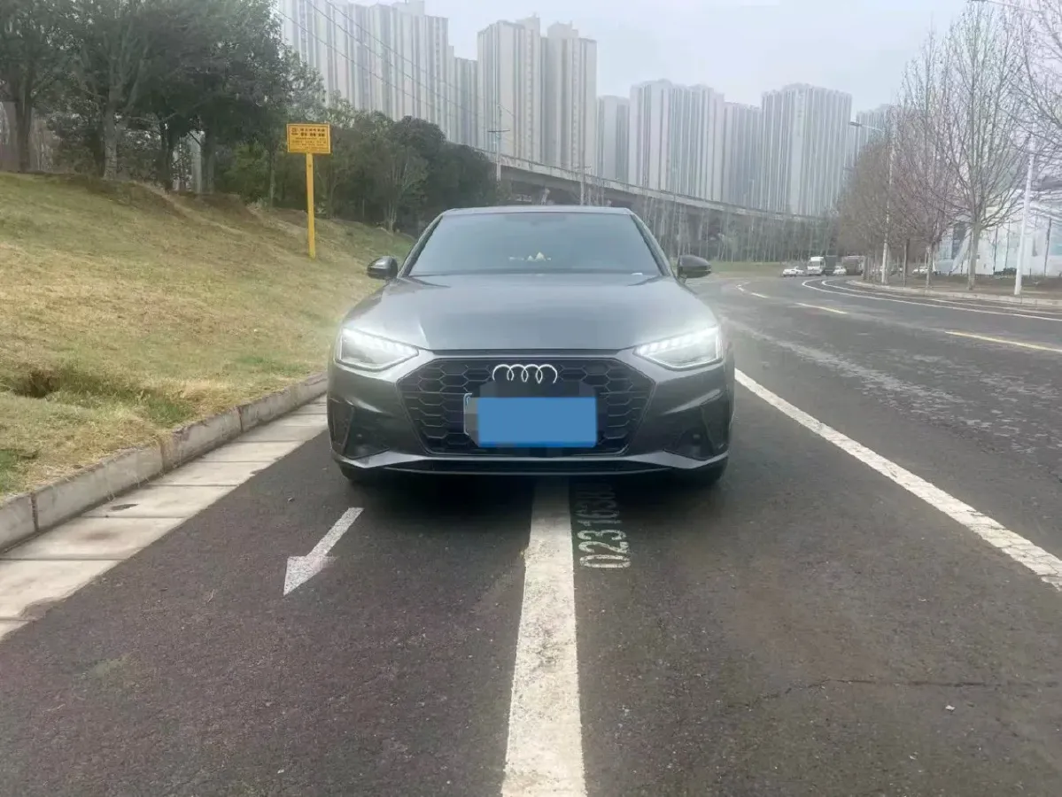 2025 Audi A4L 2.0T 190HP L4 7DCT,autocango,china used car exporter,china ev exporter,chinese used car exporter,chinese used ev exporter