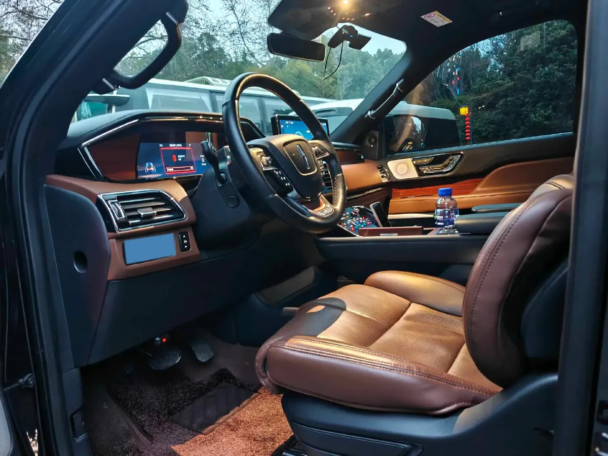 2022 BMW X7 3.0T 340HP L6 8AT,autocango,china used car exporter,china ev exporter,chinese used car exporter,chinese used ev exporter