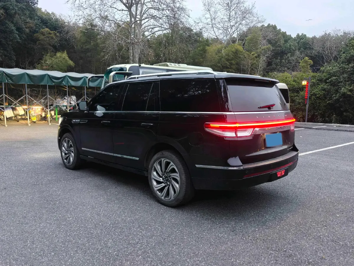 2022 BMW X7 3.0T 340HP L6 8AT,autocango,china used car exporter,china ev exporter,chinese used car exporter,chinese used ev exporter