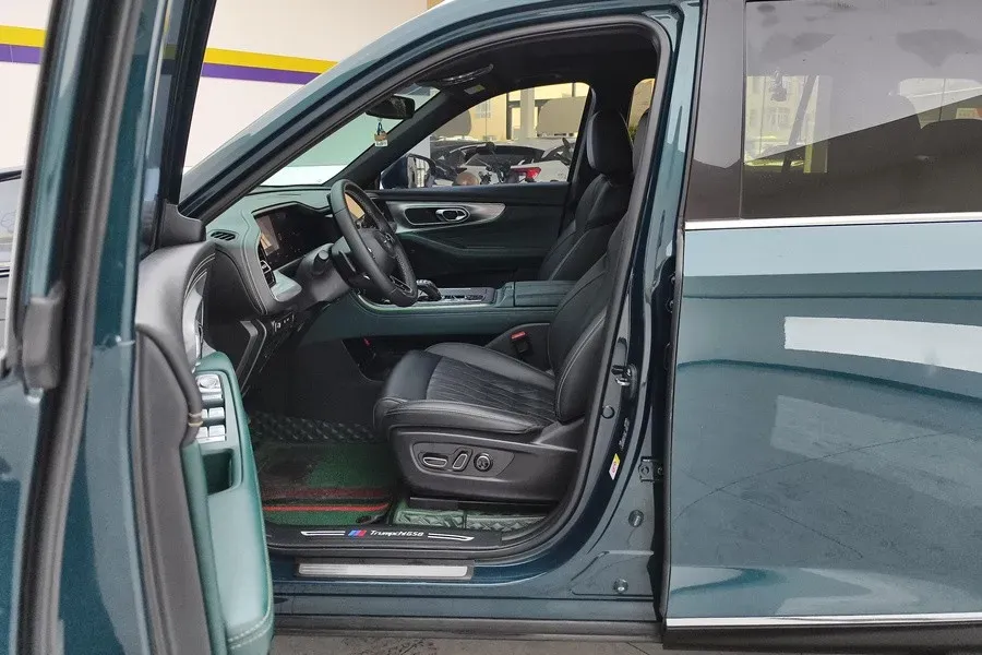 2022 GAC Trumpchi GS8 2.0T 252HP L4 8AT,autocango,china used car exporter,china ev exporter,chinese used car exporter,chinese used ev exporter